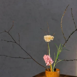 ikebana-stock-image-01_pexels-mikhail-nilov-6932915